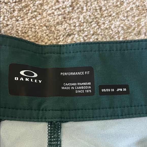 Oakley Men's Teal and Black Board Shorts - Picture 2 of 2